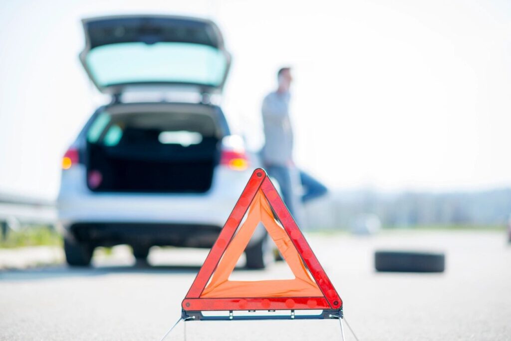 7 Tools to Keep in Your Car Emergency Kit